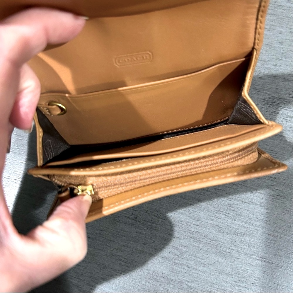 🏷️ - Coach wallet- EUC - Picture 6 of 7